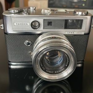 Vintage Camera: Yashica LYNX - 5000